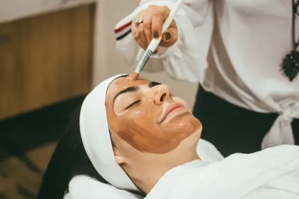العناية بالبشرة